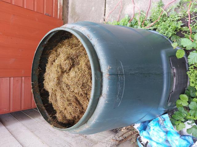 Bac a compost de jardin pour produire un amendement organique